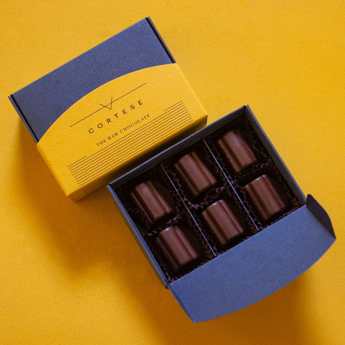 Pralina fondente con cremoso al fondente e riduzione d’arancia